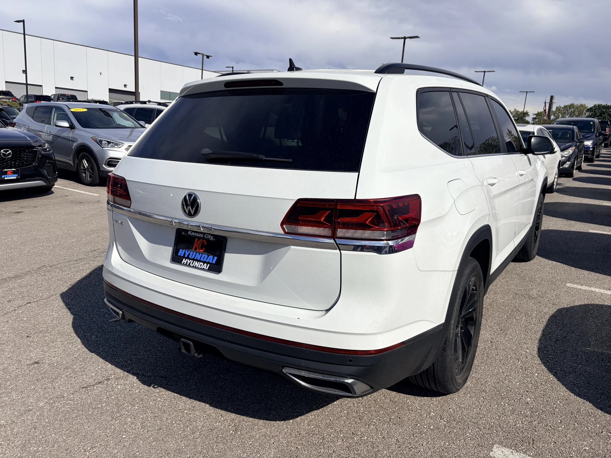 Used 2023 Pure White Volkswagen 3.6L V6 SE w/Technology image 5