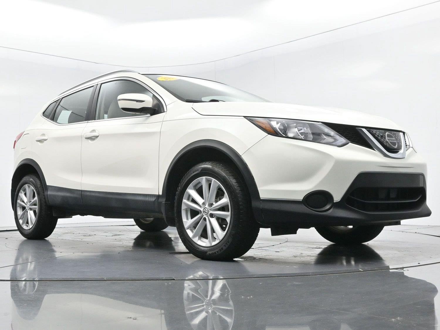 Used 2018 Pearl White Nissan SV image 38