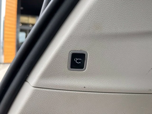 Used 2018 Blue Chrysler Touring L Plus image 41