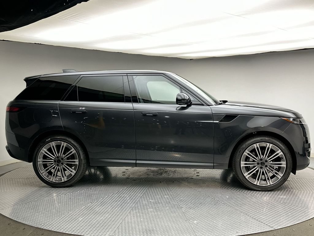New 2027  Land Rover SE image 4