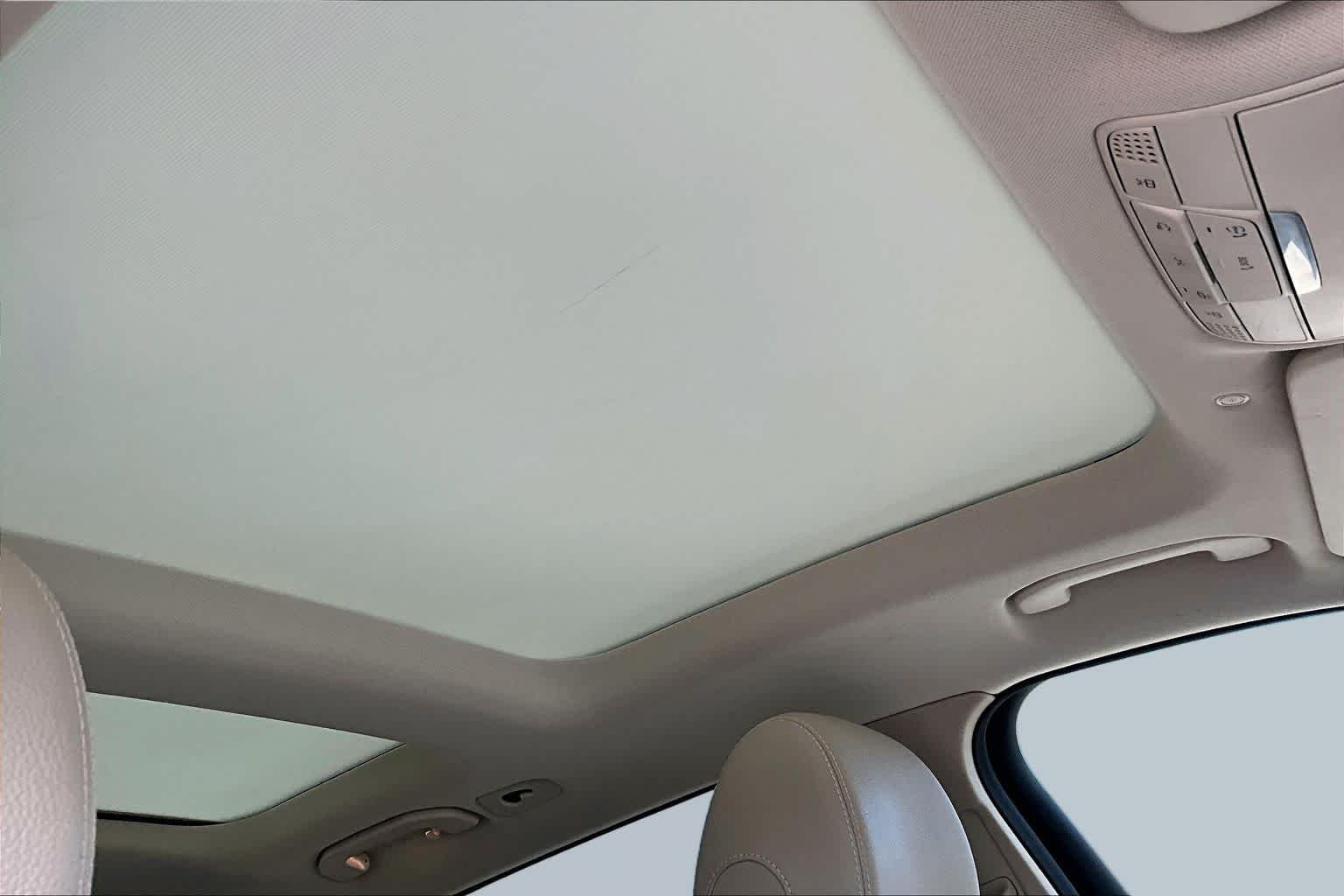 Used 2020 Polar White Mercedes-Benz GLC 300 image 13