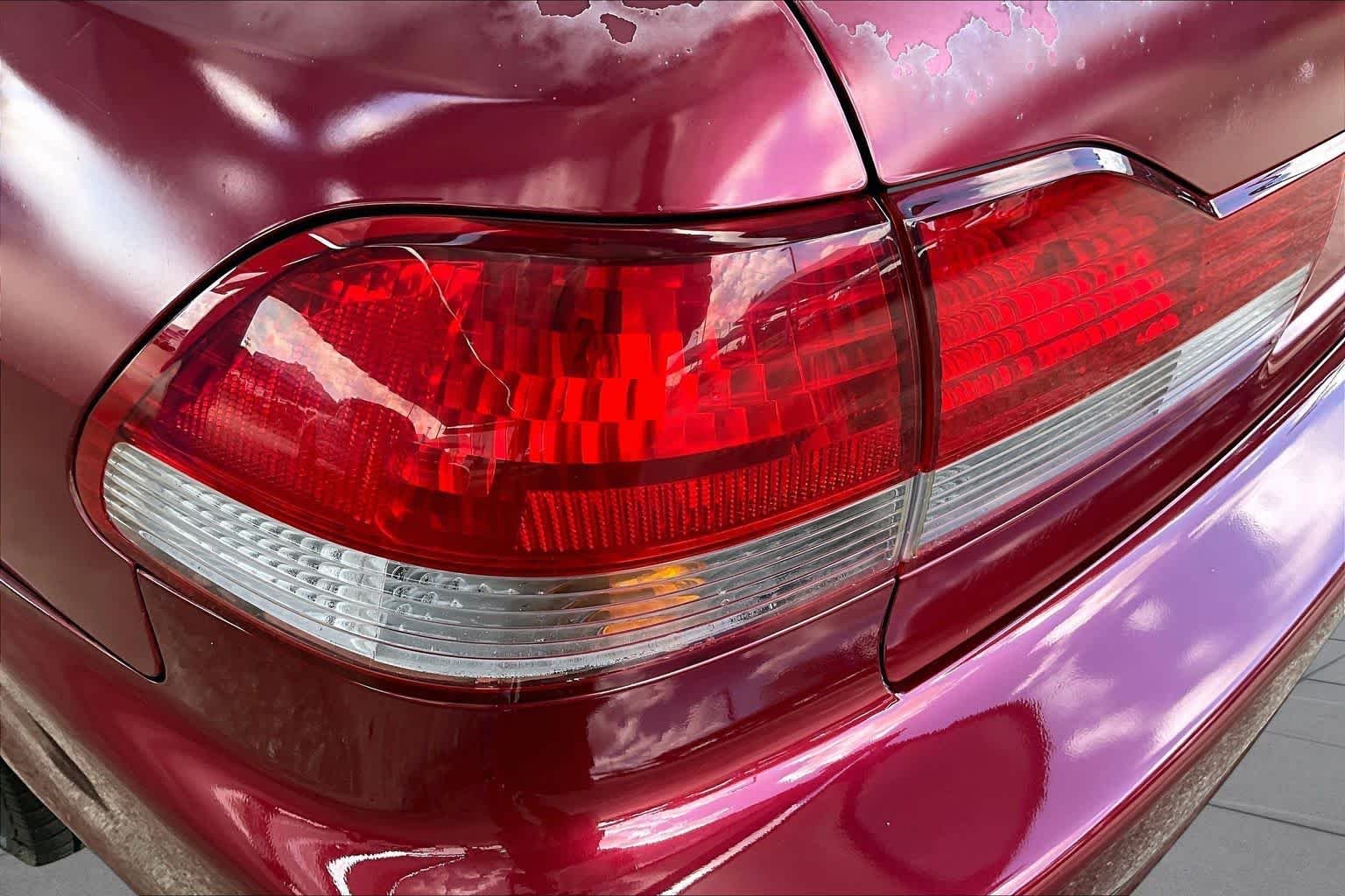Used 2002 Firepepper Red Pearl Honda SE image 27