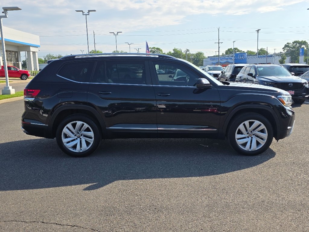 Used 2021 Deep Black Volkswagen SEL image 18
