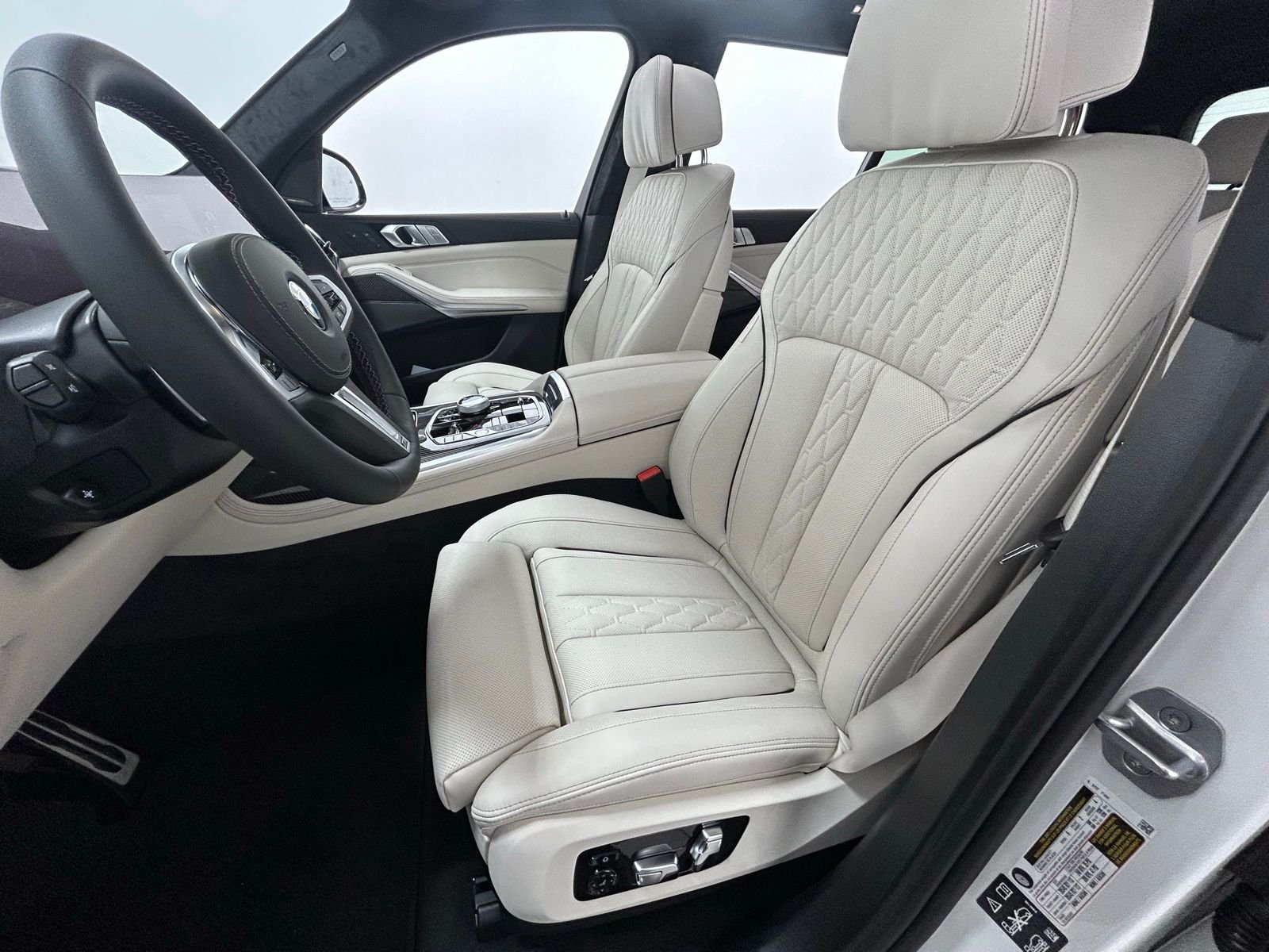 New 2026 Alpine White BMW M60i image 30