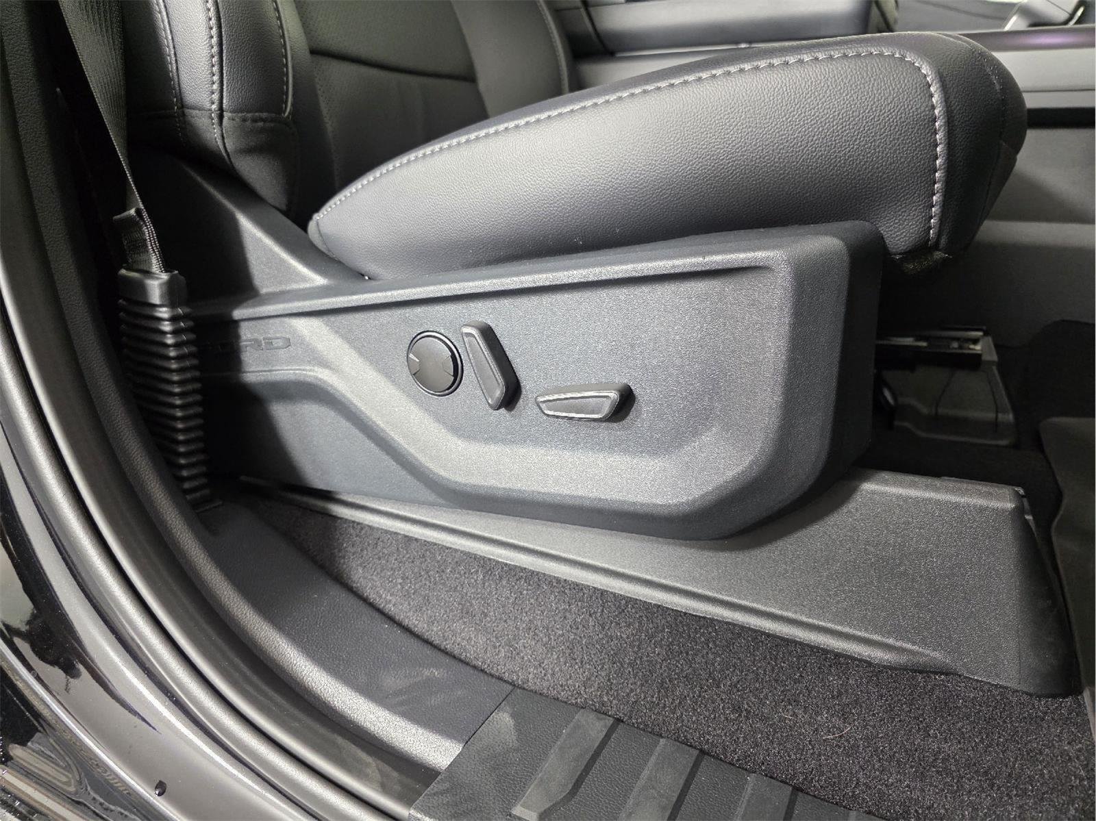 New 2025 Agate Black Metallic Ford Lariat® image 23