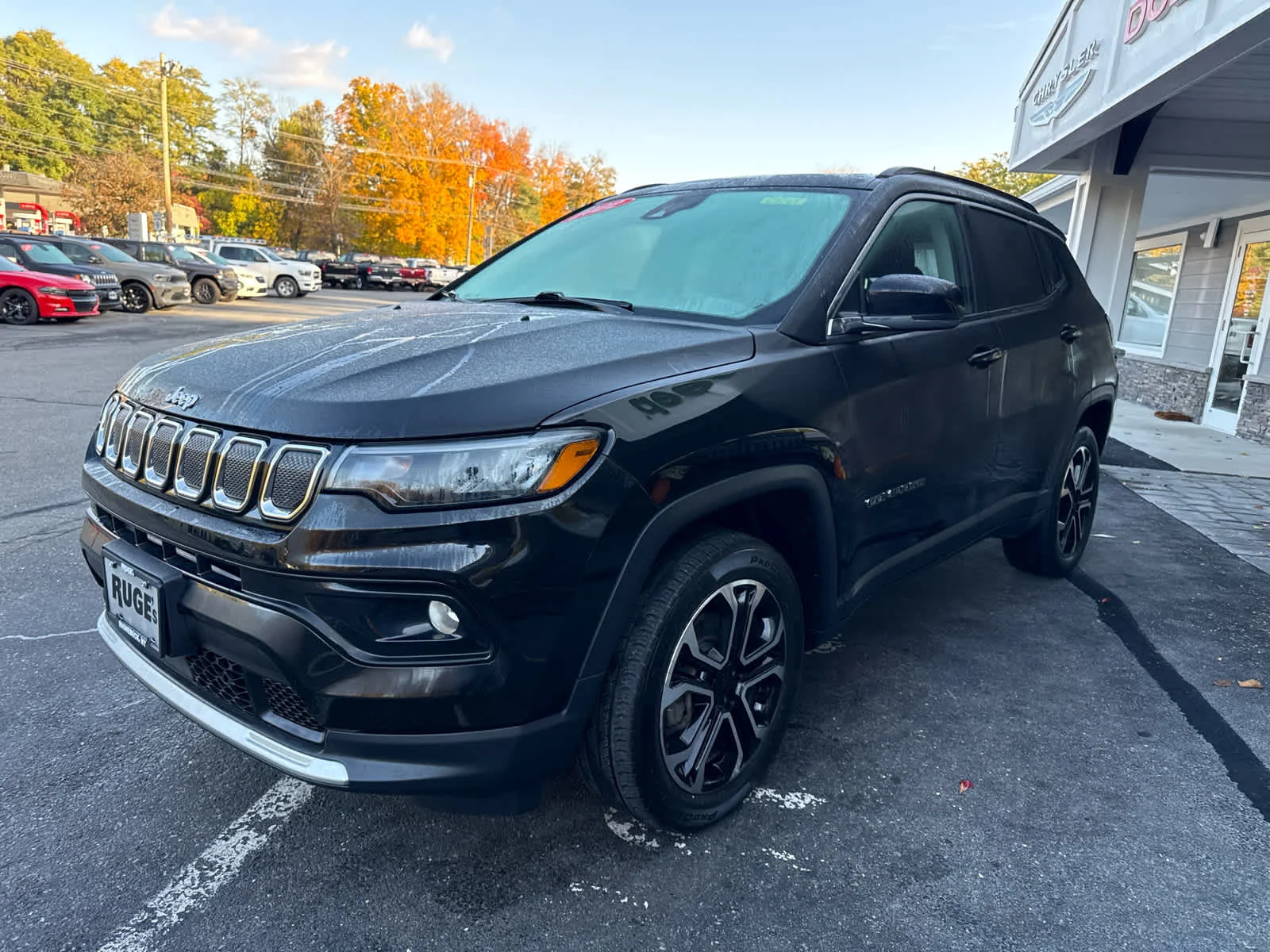 Used 2022 Diamond Black Crystal Pearlcoat Jeep Limited image 7