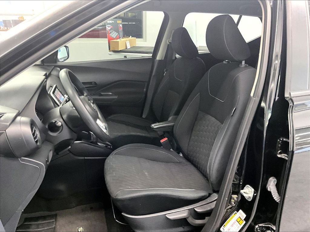 Used 2022 Super Black Nissan S image 10