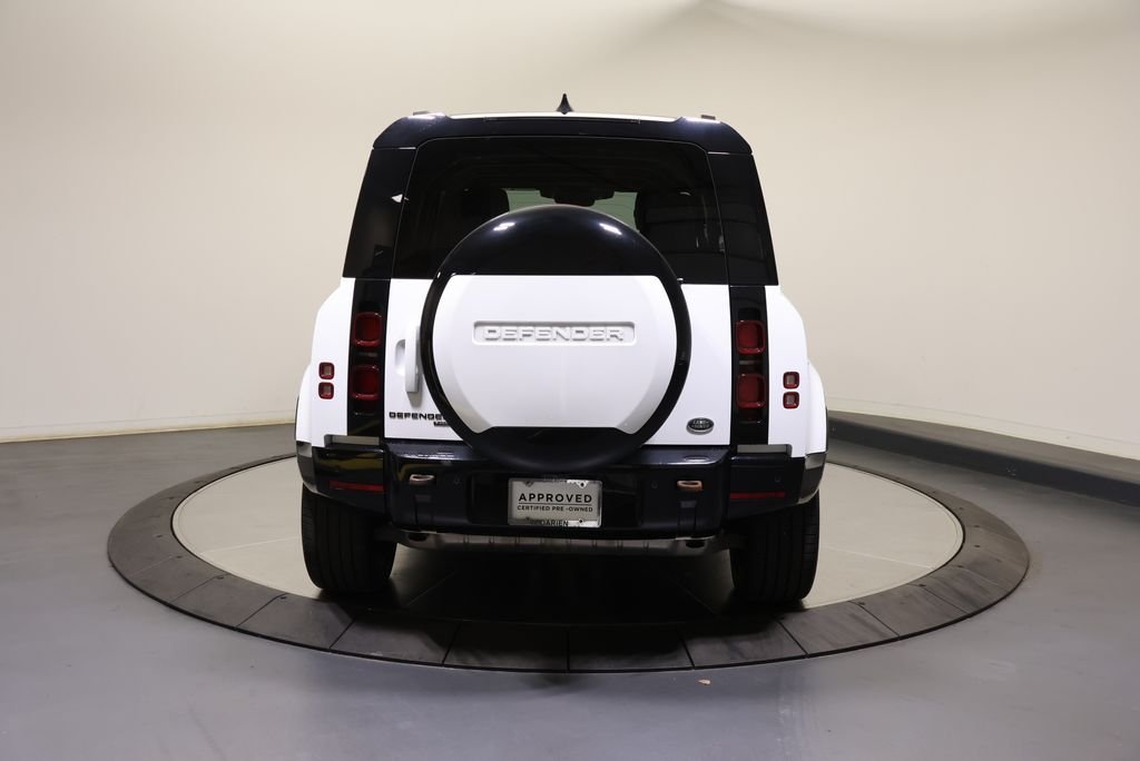 Used 2023 Fuji White Land Rover X-Dynamic SE image 4