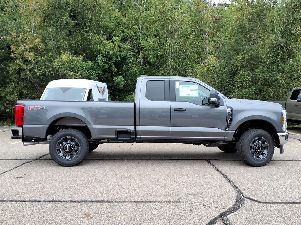 New 2027 Carbonized Gray Metallic Ford F-350® XLT image 4
