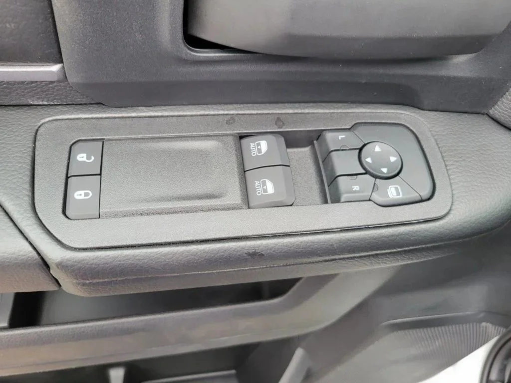 2026 RAM 3500 Chassis Tradesman - Photo 10