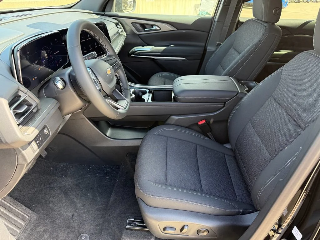New 2027 Mosaic Black Metallic Chevrolet LT image 15