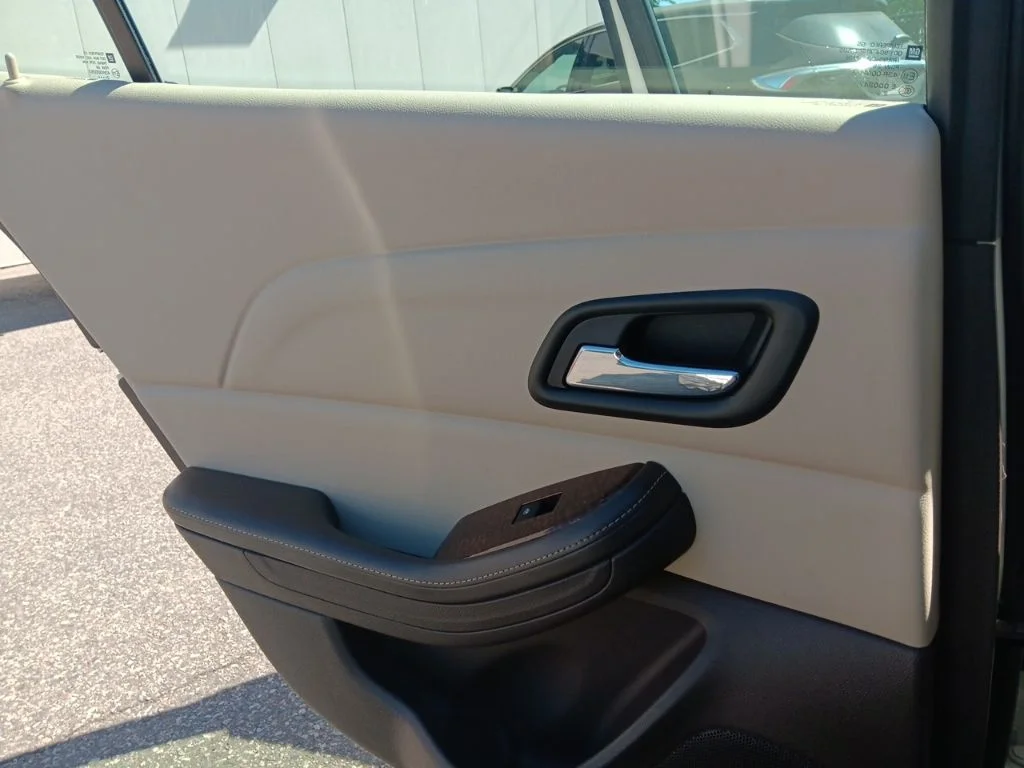 Used 2013 White Diamond Tricoat Chevrolet LTZ image 34