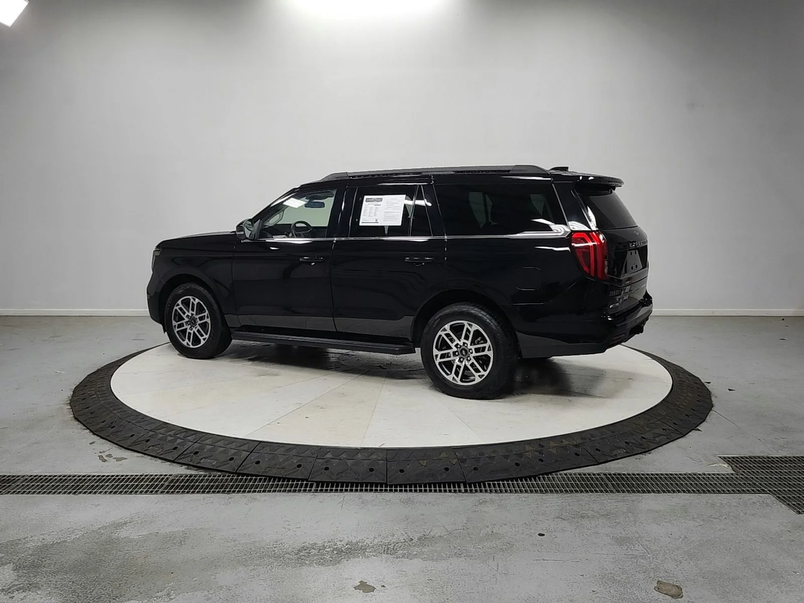 Used 2025 Black Ford Active image 5