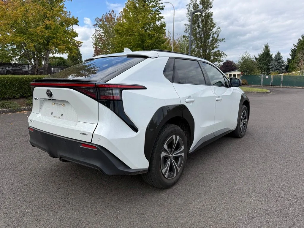 Used 2024 Wind Chill Pearl Toyota XLE image 6
