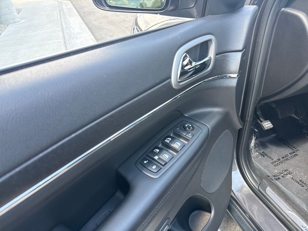 Used 2018 Gray Jeep Limited image 11