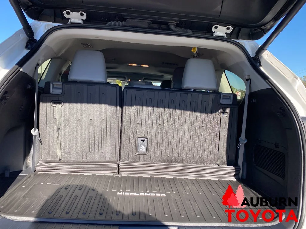 Used 2024 Wind Chill Pearl Toyota XLE image 19