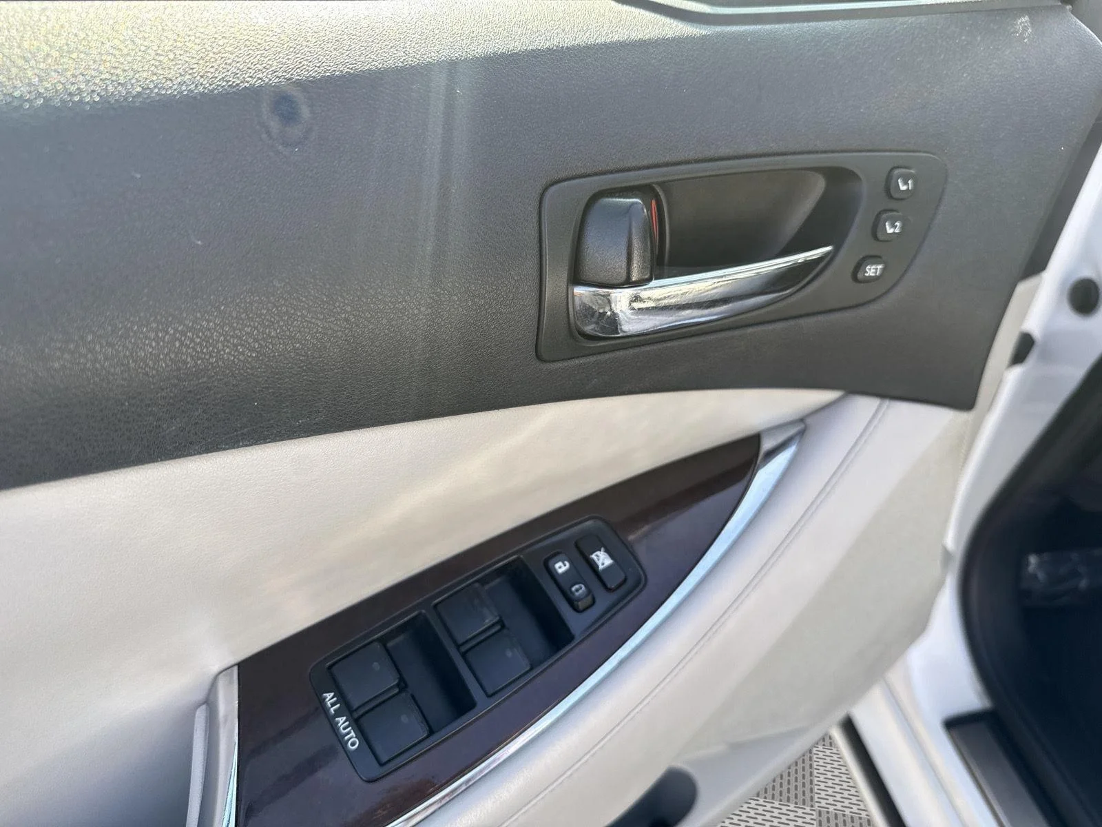 Used 2012 Starfire Pearl Lexus Base image 11
