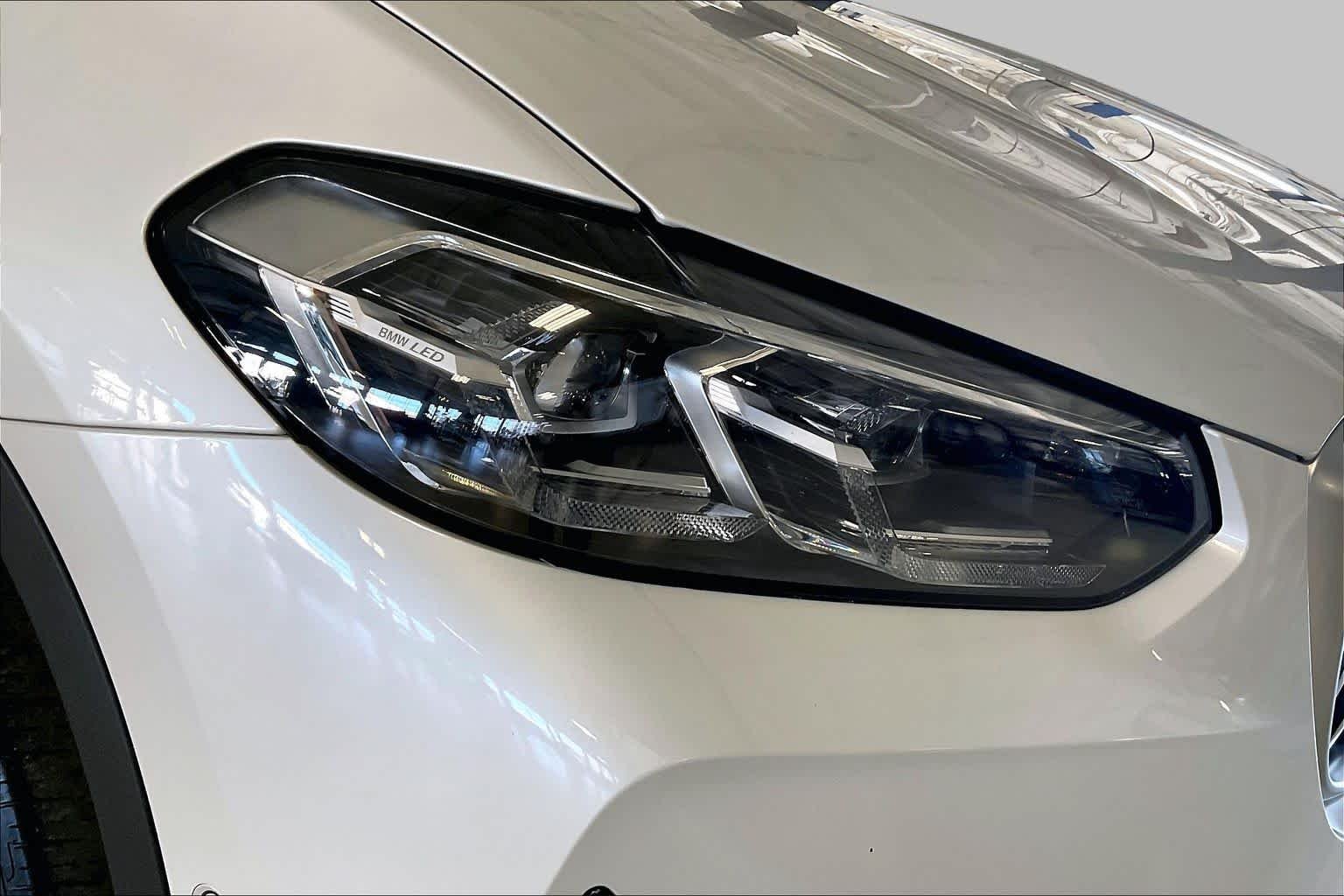Used 2024 Mineral White Metallic BMW sDrive30i image 25
