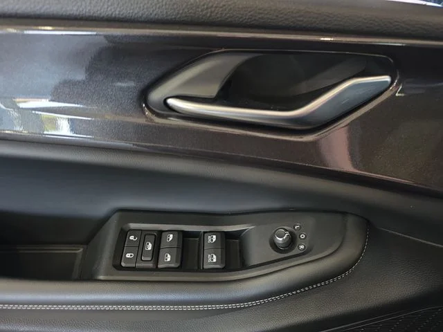 Used 2023 Diamond Black Jeep Altitude X image 25