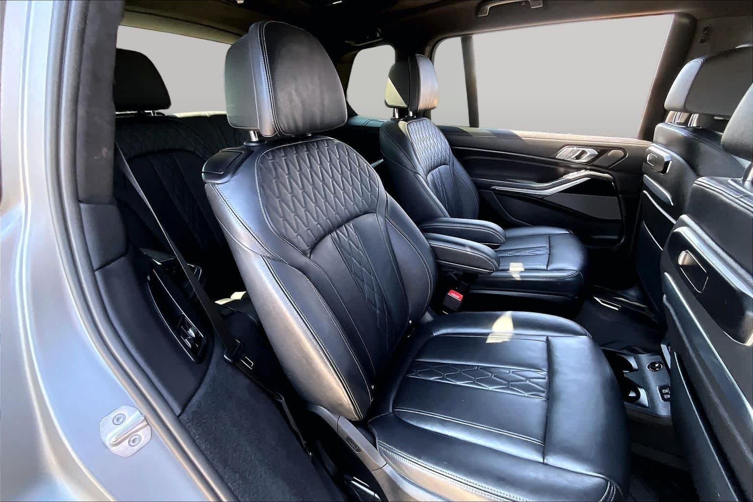 Used 2023 Frozen Pure Grey Metallic BMW xDrive40i image 18