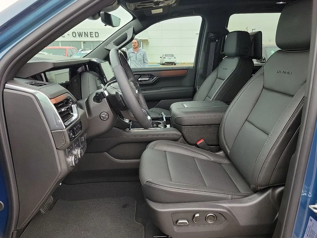 Used 2025 Downpour Metallic GMC Denali image 19