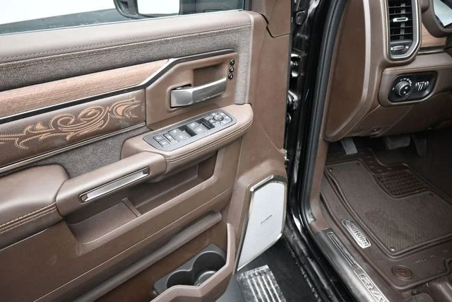 New 2026 Diamond Black Crystal Pearl-Coat Exterior Paint RAM Limited image 8