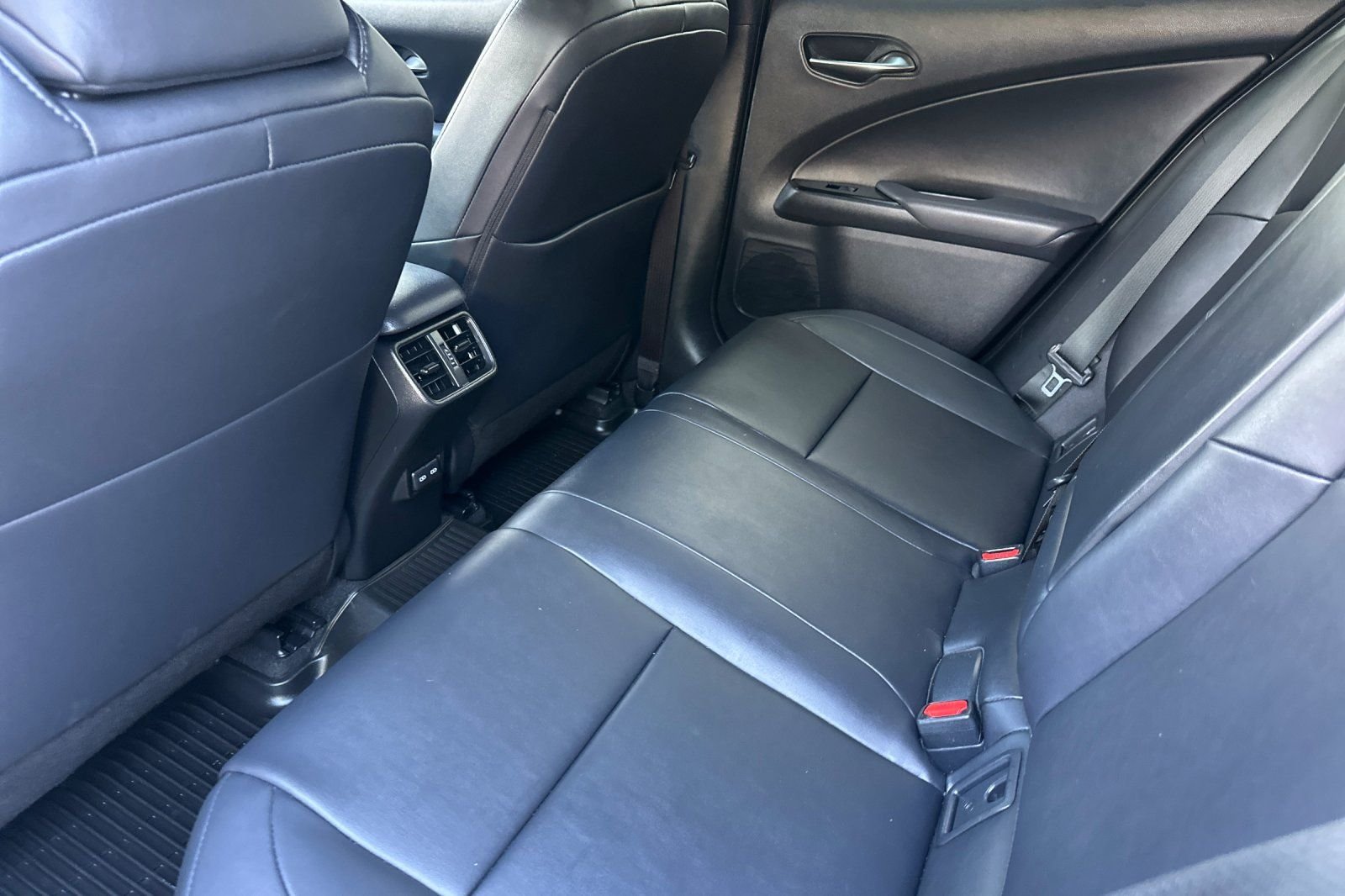 Used 2023 White Lexus 250h Base image 12