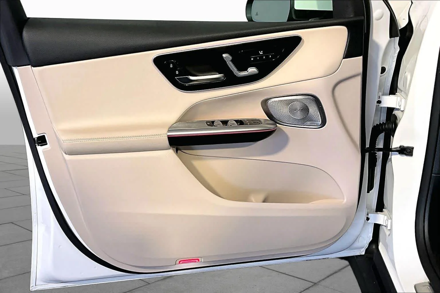 Certified Used 2026 Polar White Mercedes-Benz GLC 300 image 22