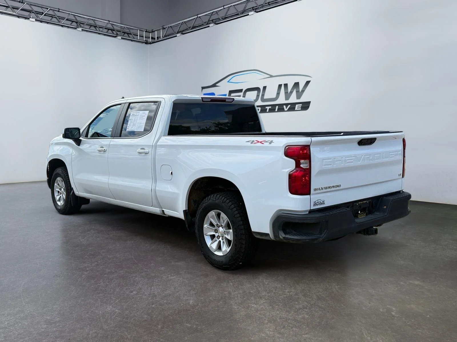 Used 2024 Summit White Chevrolet LT image 5