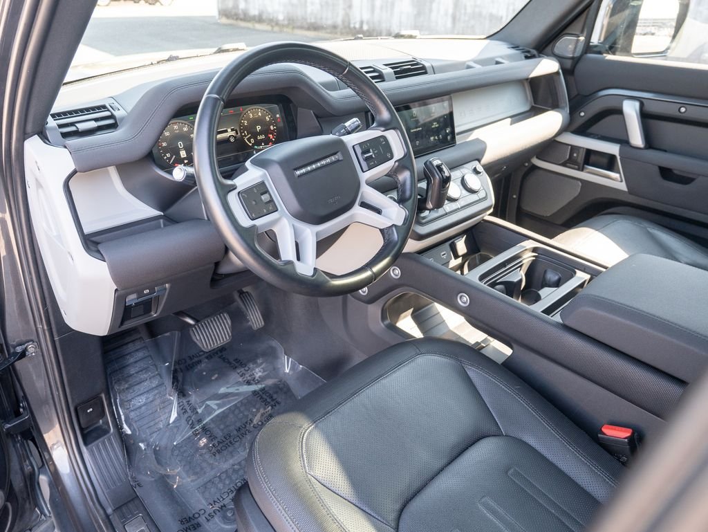 Used 2022 Gray Land Rover X-Dynamic SE image 11
