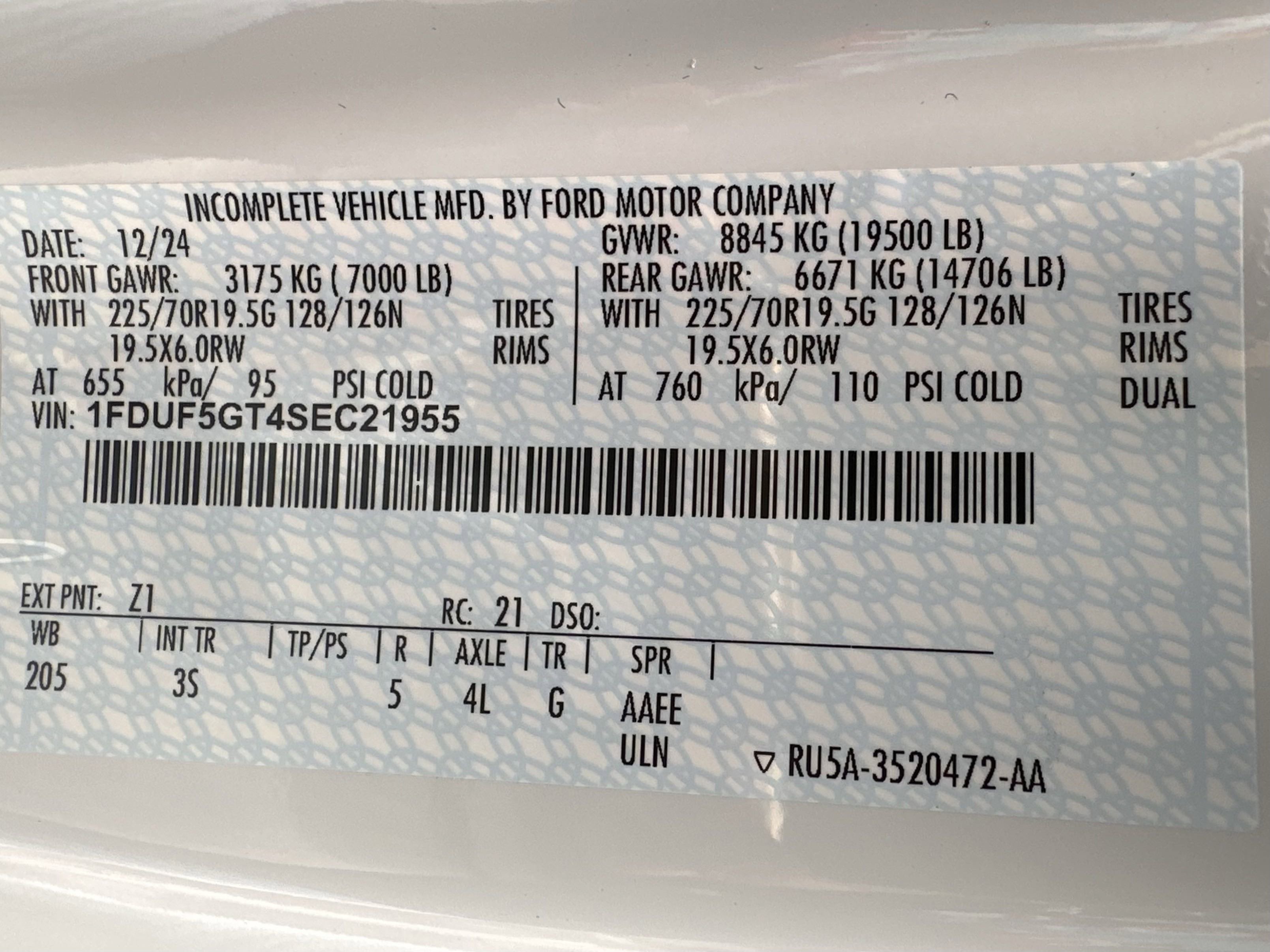 2025 Ford F-550 Super Duty Chassis Cab XLT - Photo 23