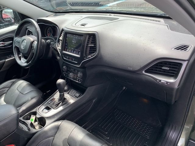 Used 2021 Green Jeep Latitude Lux image 13