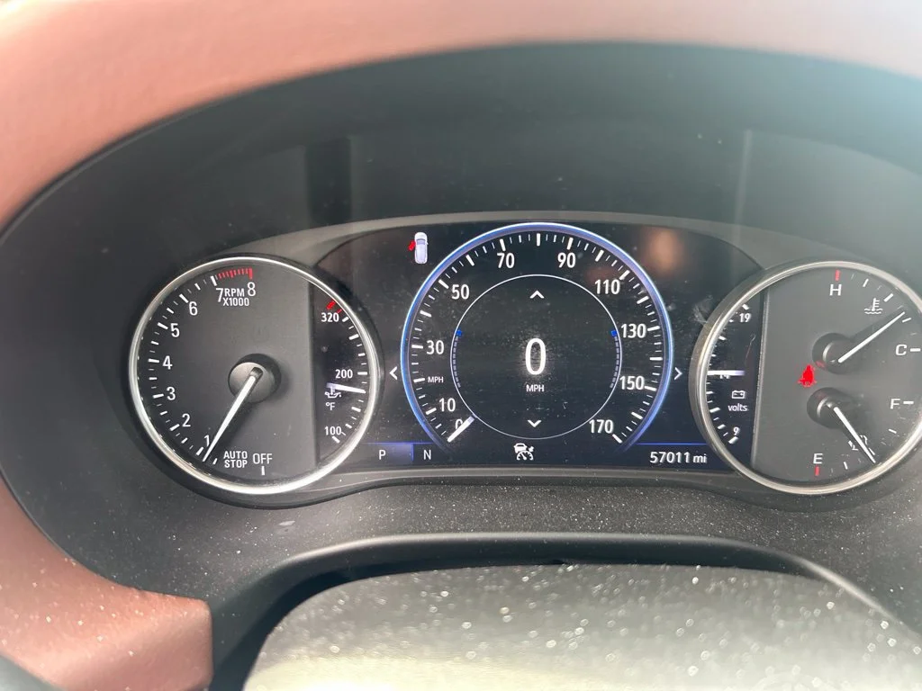 Used 2020 WHITE FROST TRICOAT Buick Avenir image 9