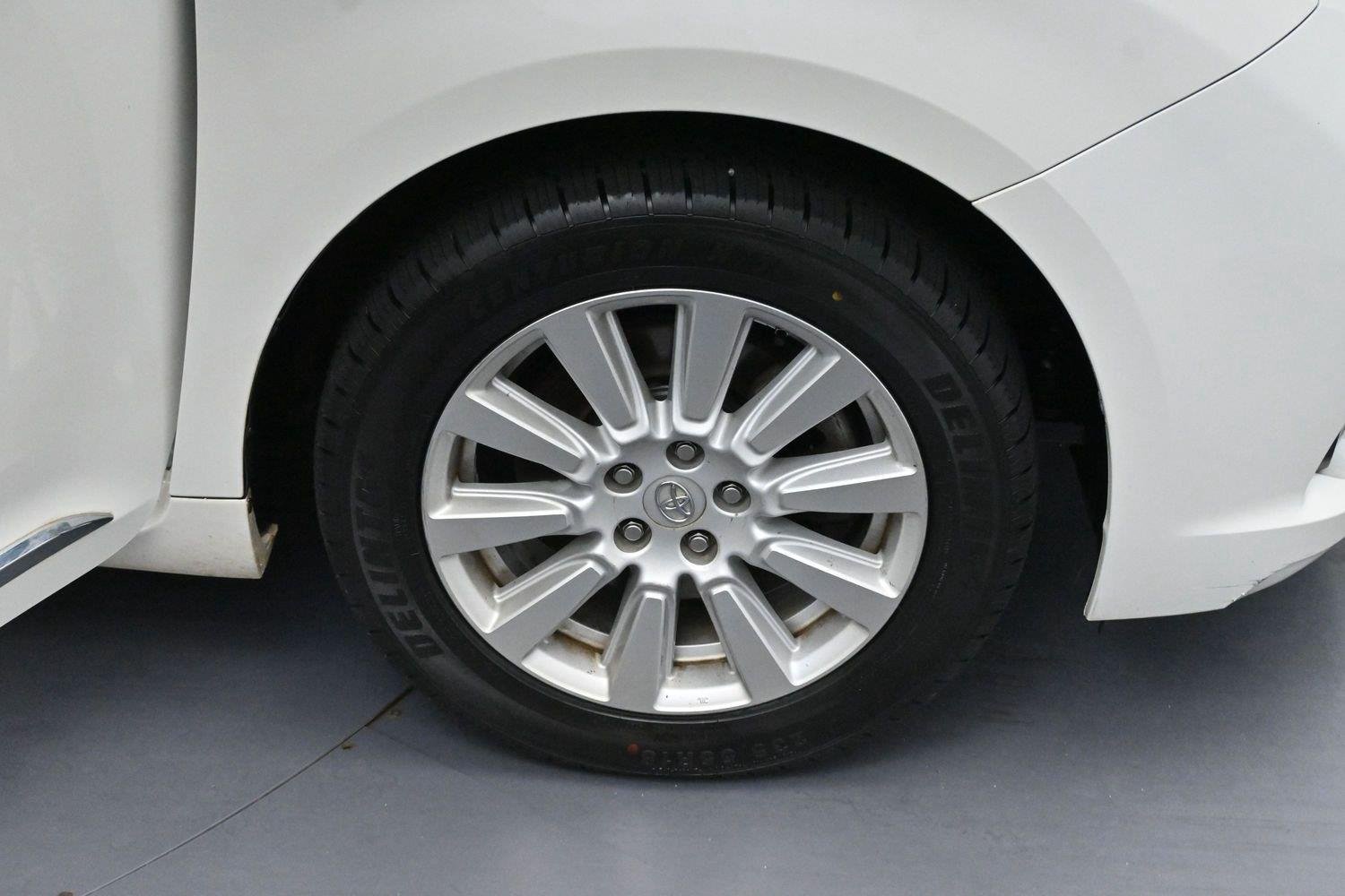 Used 2017 Blizzard Pearl Toyota XLE image 34