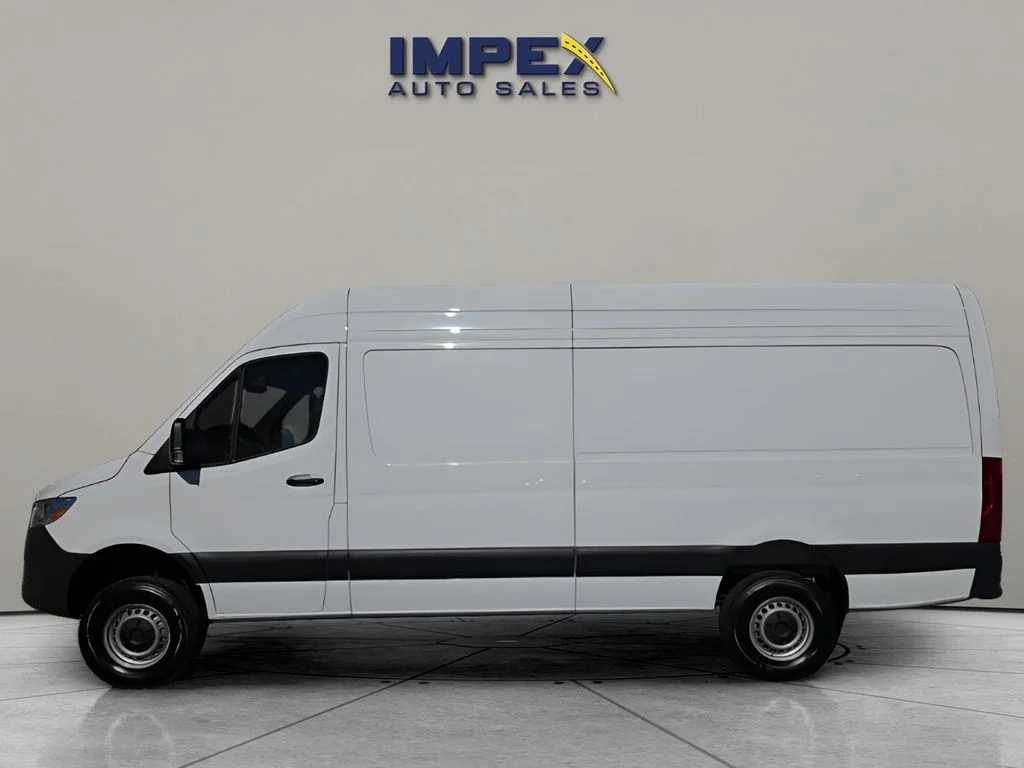 Used 2025 White Mercedes-Benz Cargo 170 WB image 2