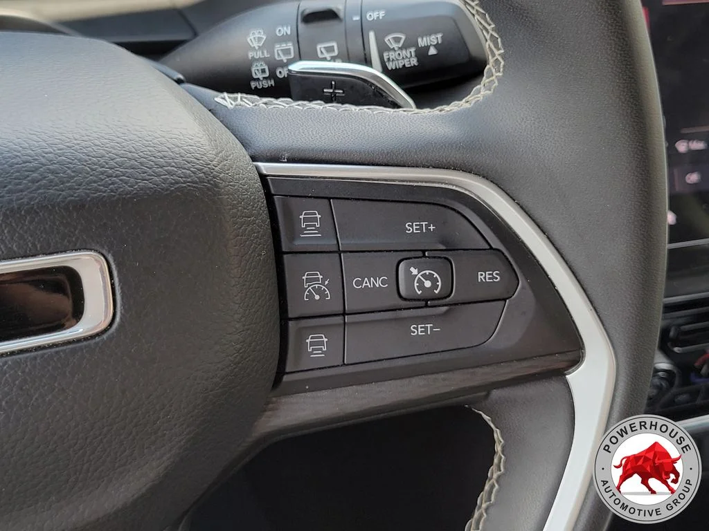 Used 2023 White Jeep Laredo image 29