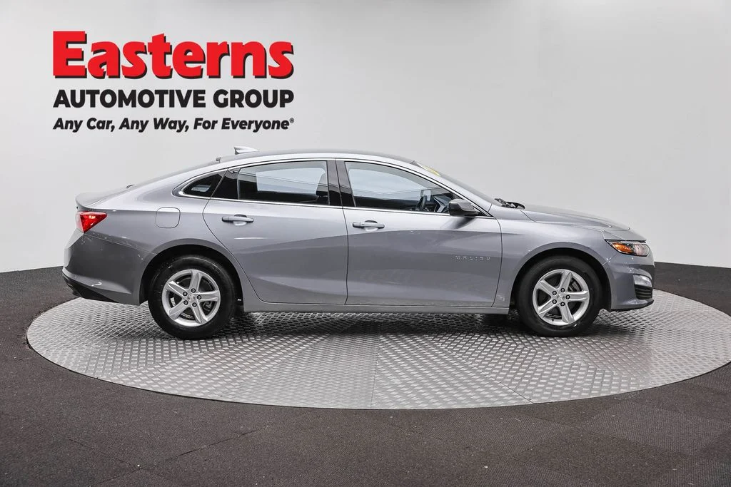 Used 2023 Gray Chevrolet LT image 4