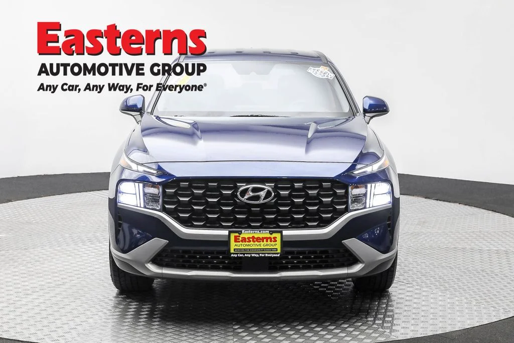 Used 2022 Blue Hyundai SE image 2