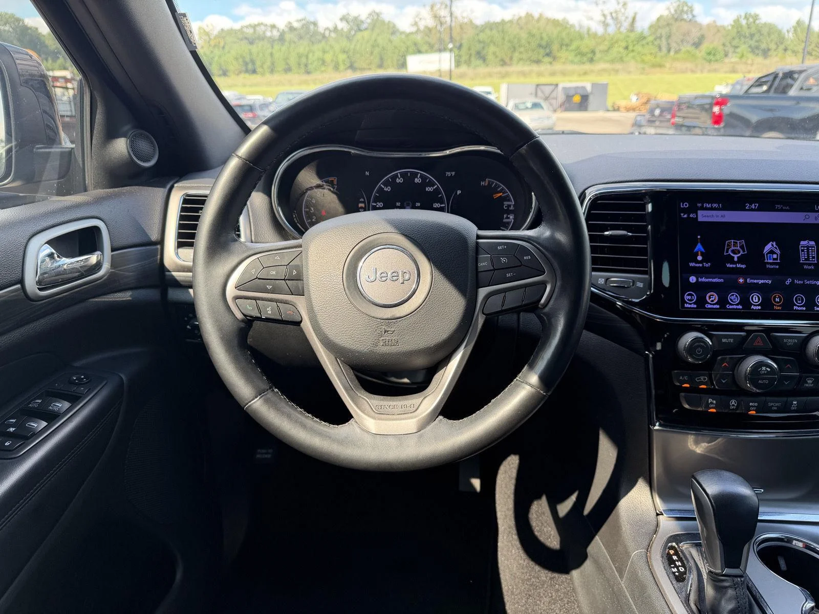 Used 2020 Diamond Black Crystal Pearlcoat Jeep Altitude image 8