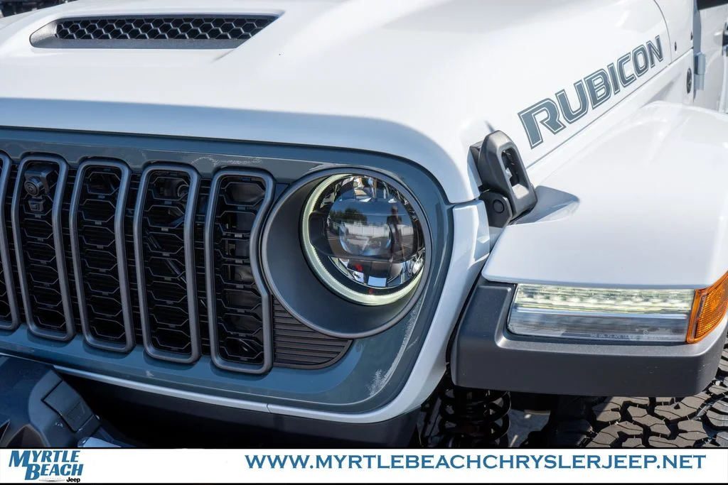 New 2026 Bright White Clear-Coat Exterior Paint Jeep Rubicon image 11