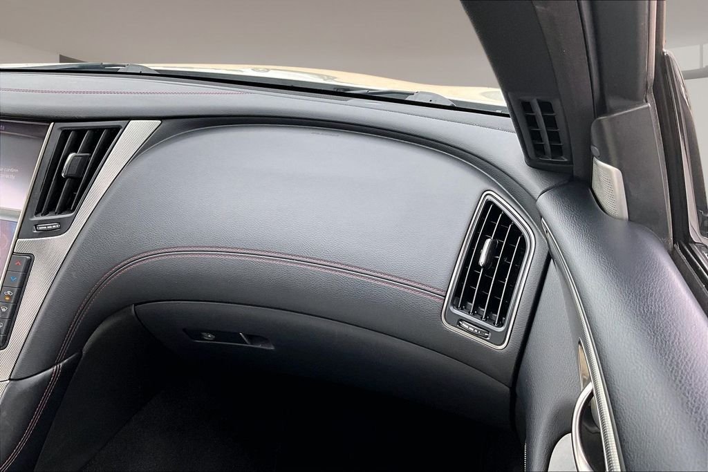 Used 2019 White INFINITI Red Sport 400 image 16