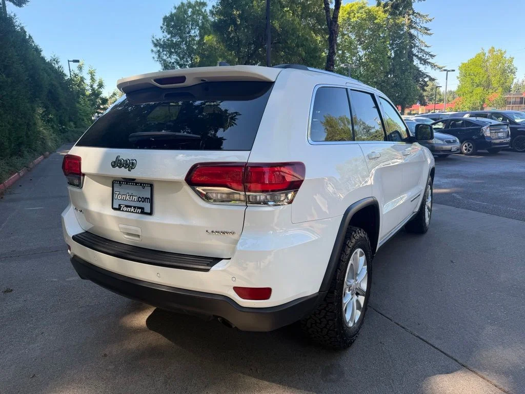 Used 2021 Bright White Clearcoat Jeep Laredo X image 3