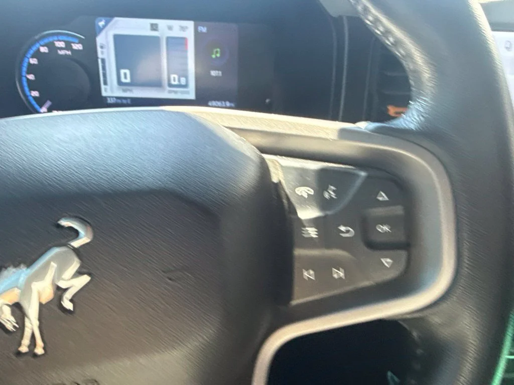 Used 2022 Oxford White Ford Badlands image 17