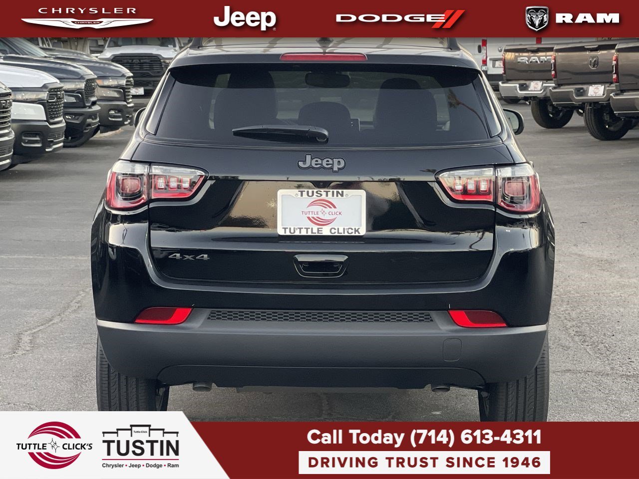 New 2026 Diamond Black Crystal Pearlcoat Jeep Latitude image 5