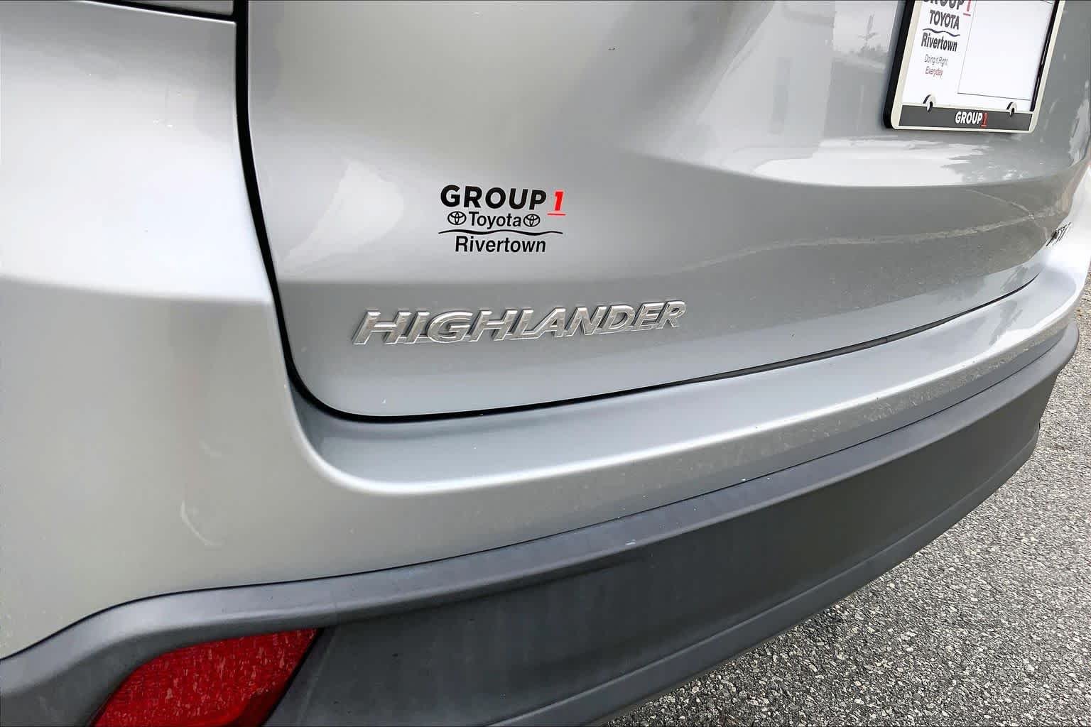 Used 2019 Celestial Silver Metallic Toyota XLE image 28