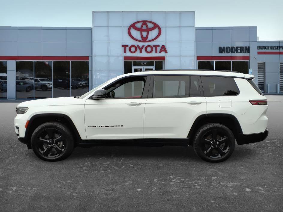 Used 2024 Bright White Clearcoat Jeep Altitude X image 3