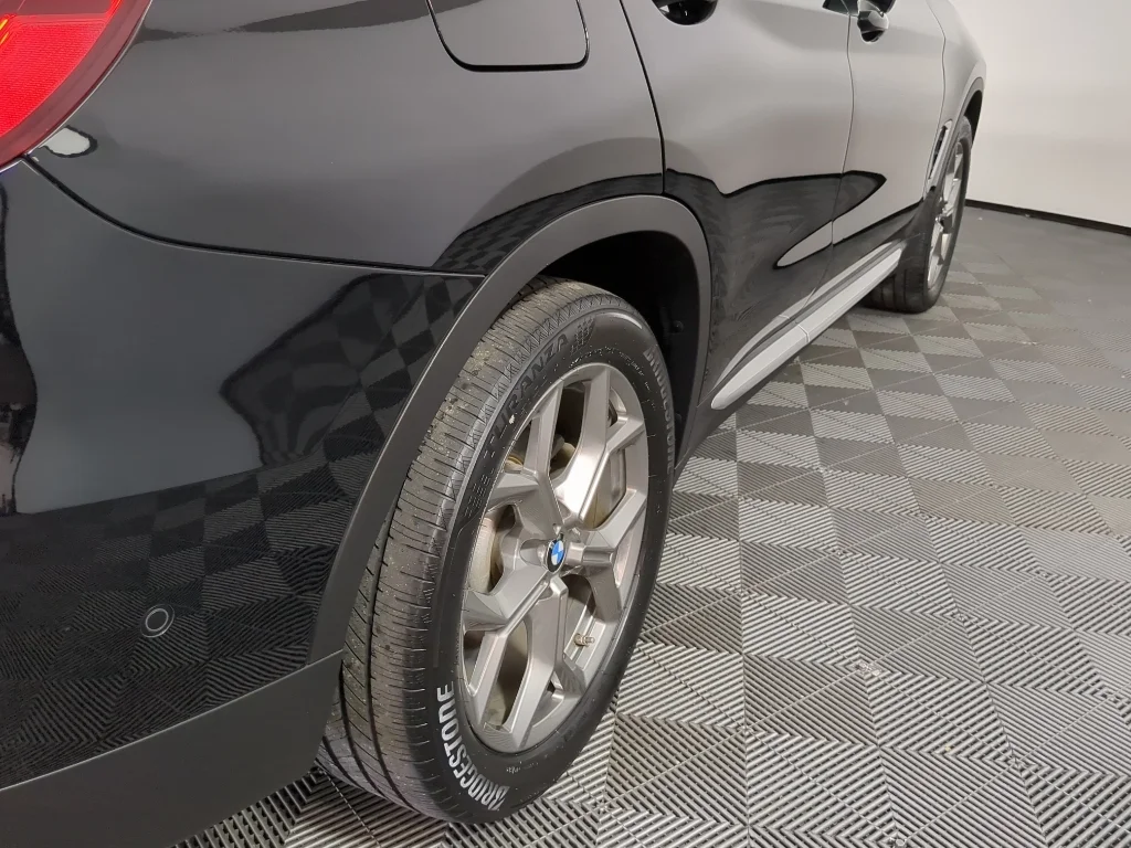 Used 2020 Black BMW xDrive30i image 8