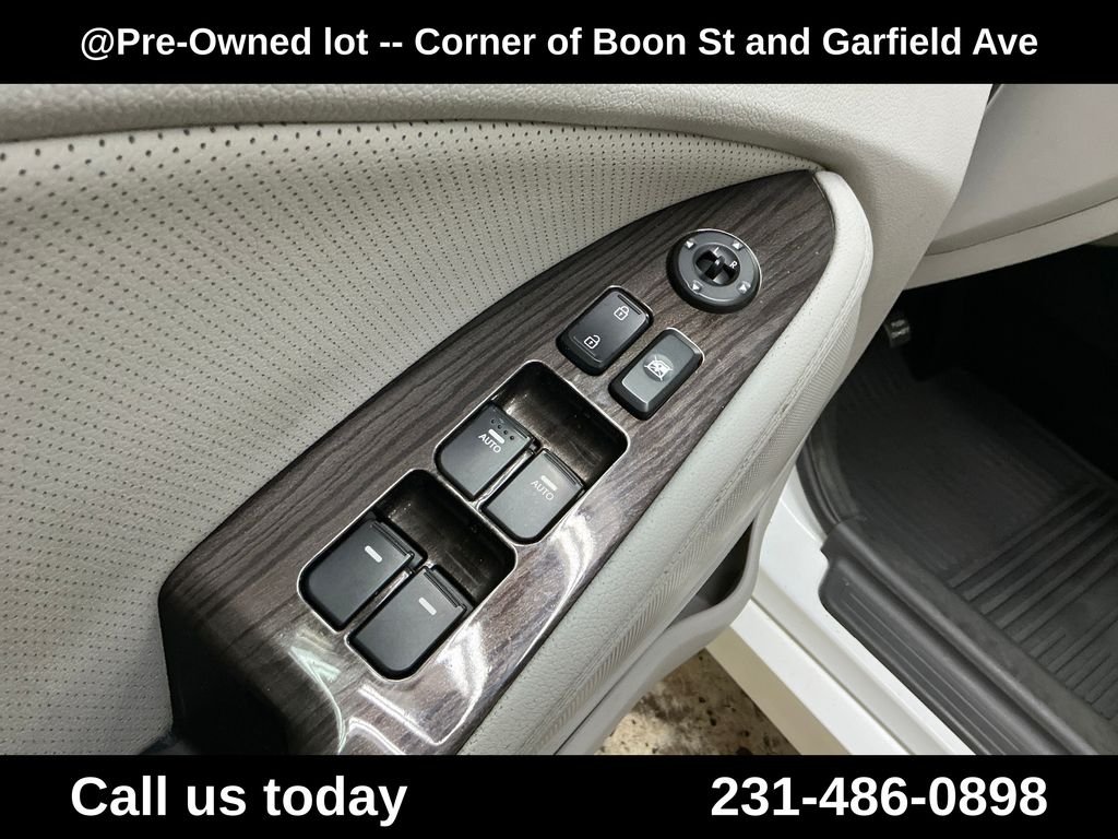 Used 2012 White Kia EX image 16