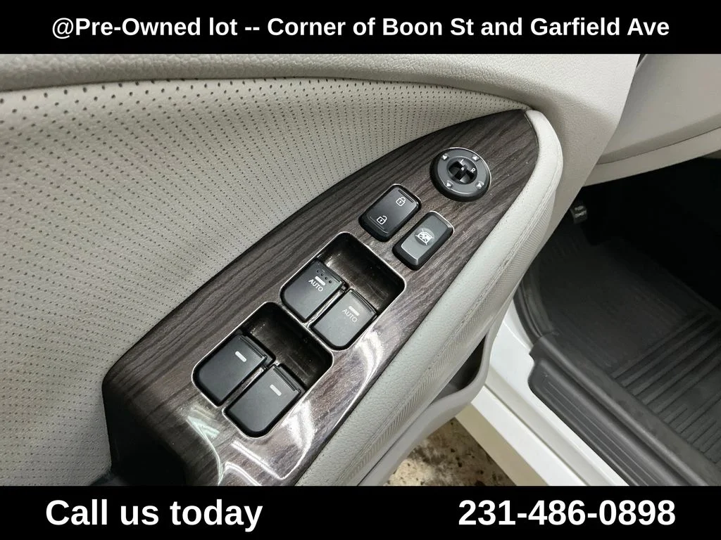 Used 2012 White Kia EX image 16