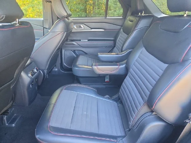 Used 2025 Gray Ford ST-Line image 27